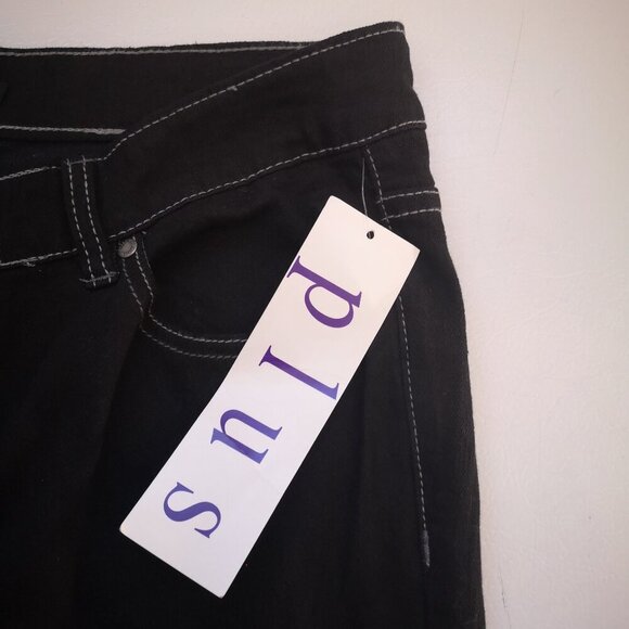 NWT Calvin Klein Ladies Plus Size 16W x 32 Black Bootcut Jeans - Picture 5 of 15